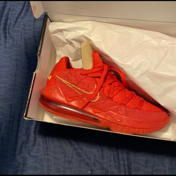 Lebron 17 size 7 - Picture 2 of 4